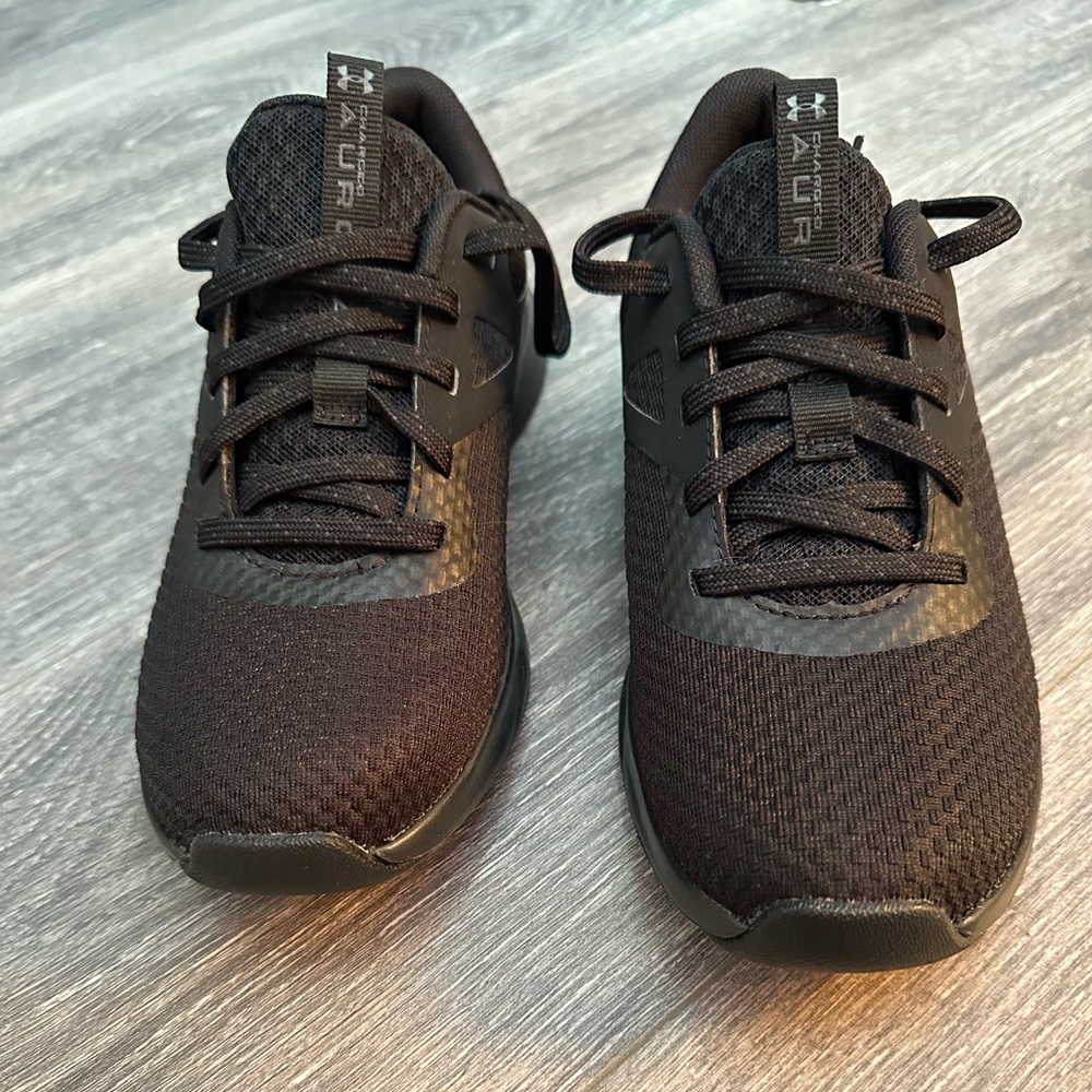 Women’s size 6 Under Armour Men's Black Athletic Shoes